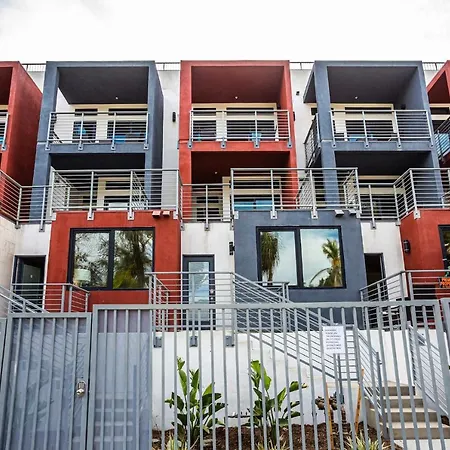 3 Floor Townhouse Next To Downtown Max 12 Sleepers Villa